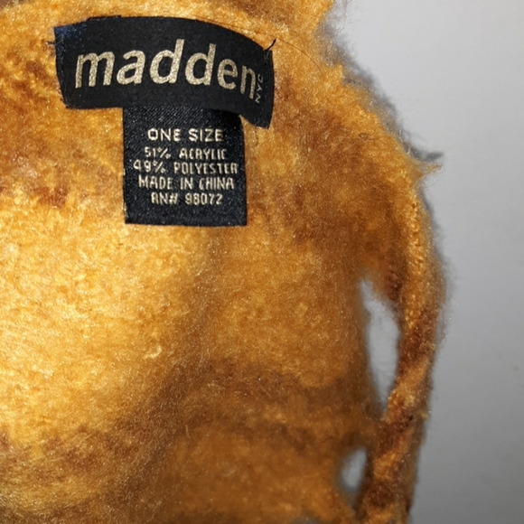NWOT Madden Blanket scarf - Picture 4 of 4